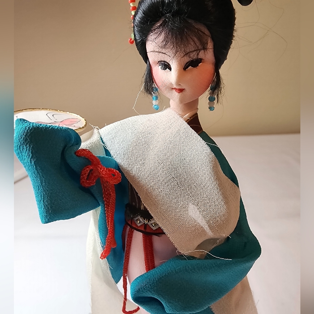 Japanese Geisha doll - Picture 10 of 16